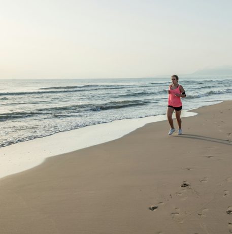 girl-fitness-walking-on-the-beach